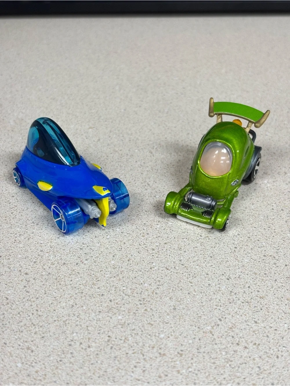 Hotwheels Disney/Pixars Toy Cars Dory and Mike Wazowski